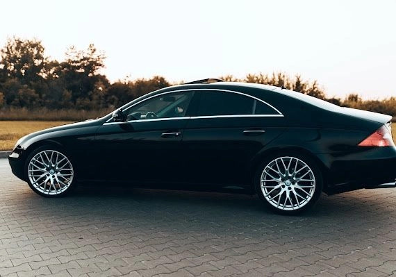 Mercedes-Benz CLS cena 45550 przebieg: 345000, rok produkcji 2004 z Prochowice małe 121